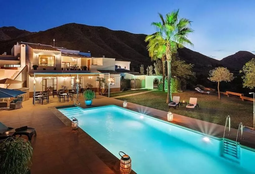 ホテル Boutique Hideaway Cortijo El Sarmiento