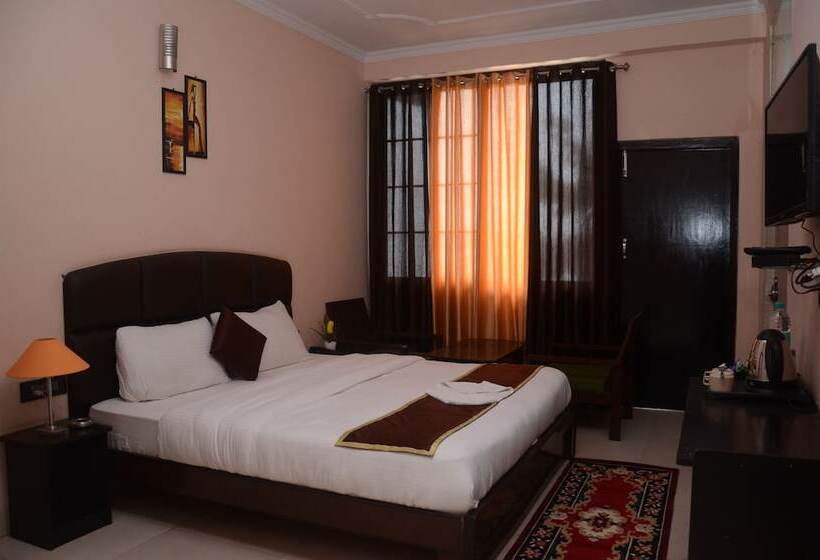 Corbett Hill Resorts  By Opensky, Lansdowne