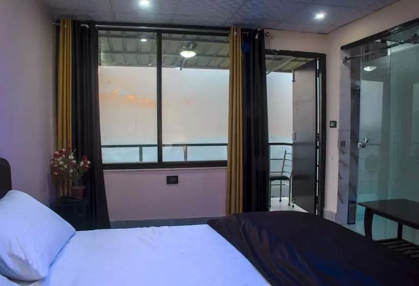 Corbett Hill Resorts  By Opensky, Lansdowne