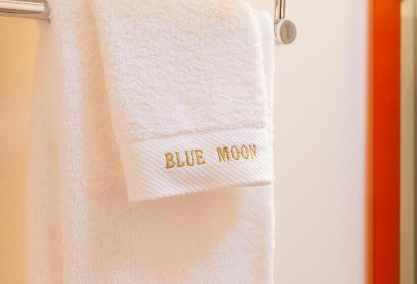 Hotel Blue Moon