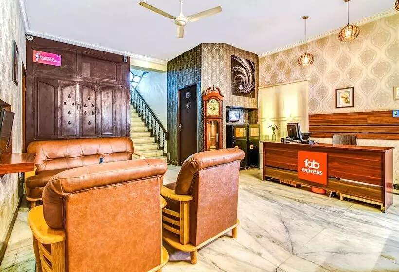 ホテル Fabexpress Nestlay Rooms   Nr Acs Medical Hospital & Apollo Speaciality Hospitals