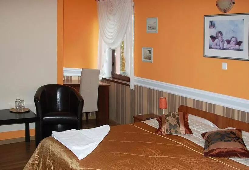 هتل Restauracja Redos