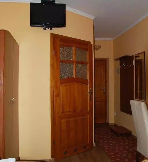 هتل Restauracja Redos