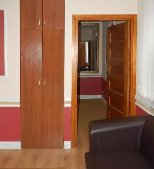 هتل Restauracja Redos