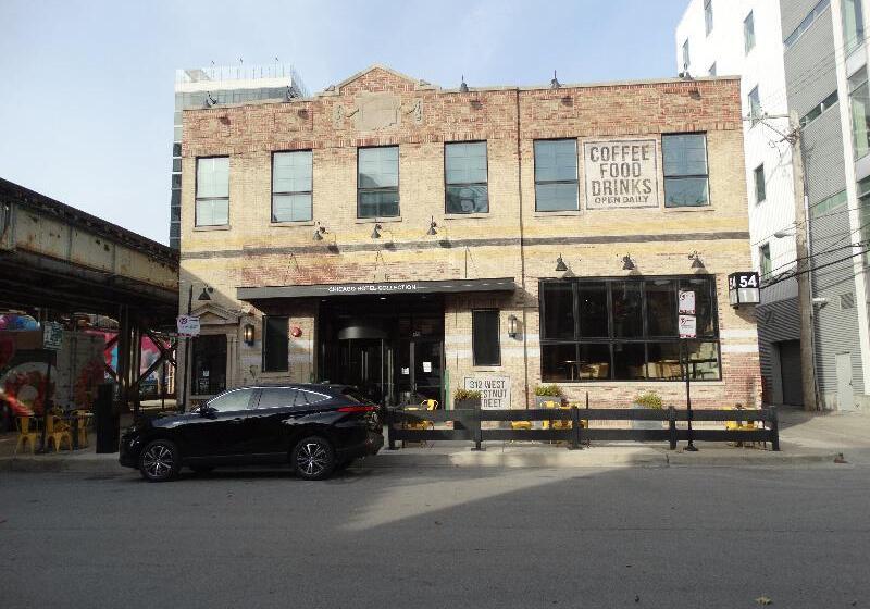 The Chicago Hotel Collection River North