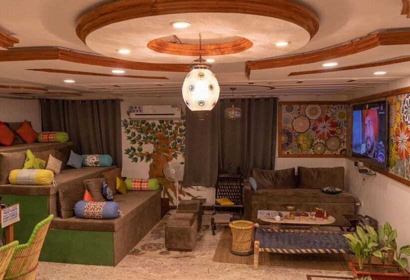 הוסטל Moustache Agra