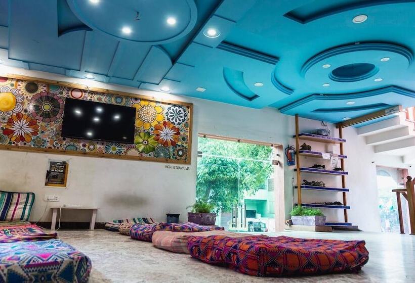 הוסטל Moustache Agra