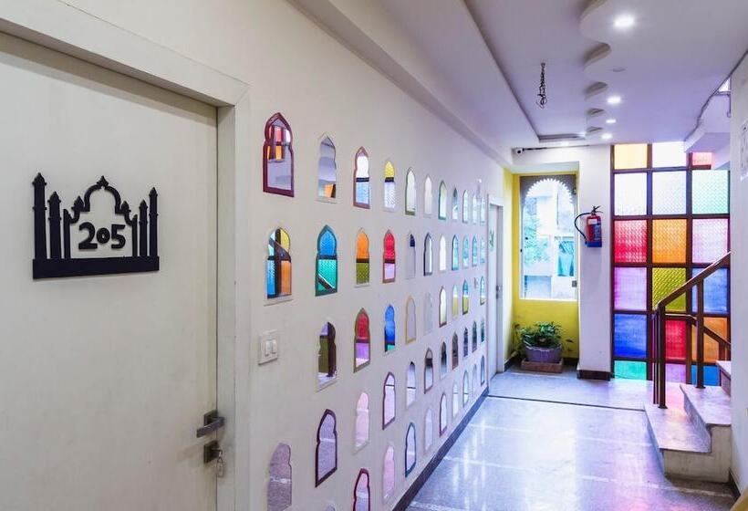 הוסטל Moustache Agra