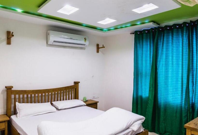 הוסטל Moustache Agra