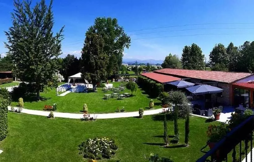 تختخواب و صبحانه Corte Poli