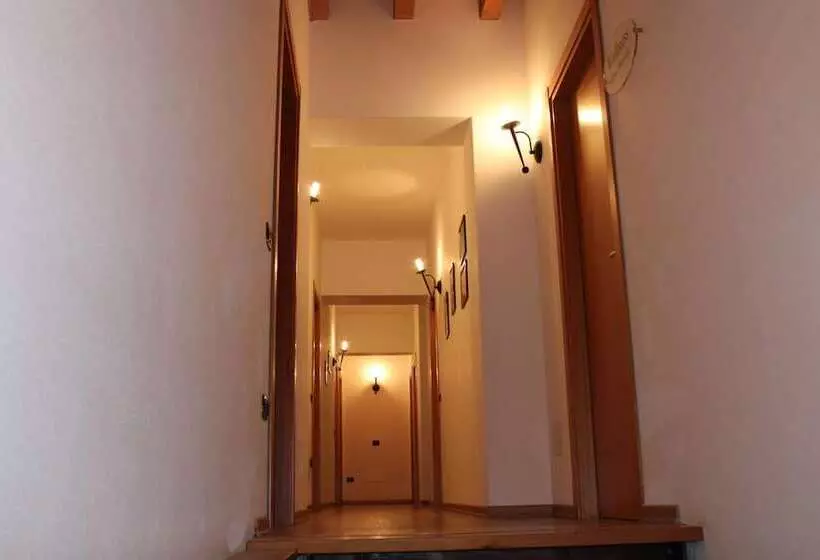 تختخواب و صبحانه Corte Poli