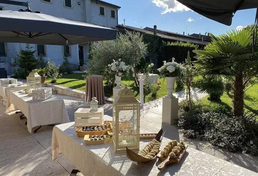 تختخواب و صبحانه Corte Poli