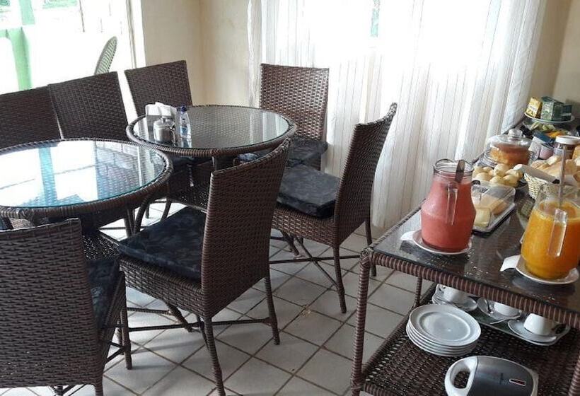 Bed and Breakfast Pousada Martins E Cia