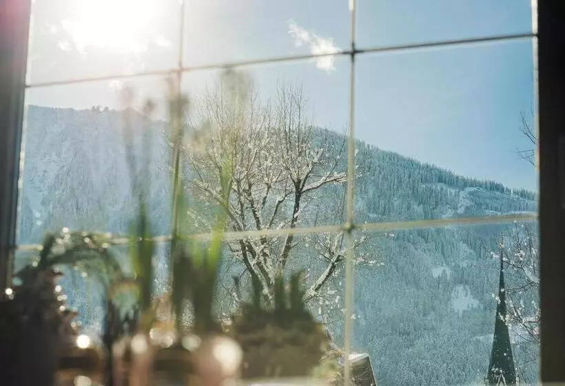 هتل Alpenhof Kristall