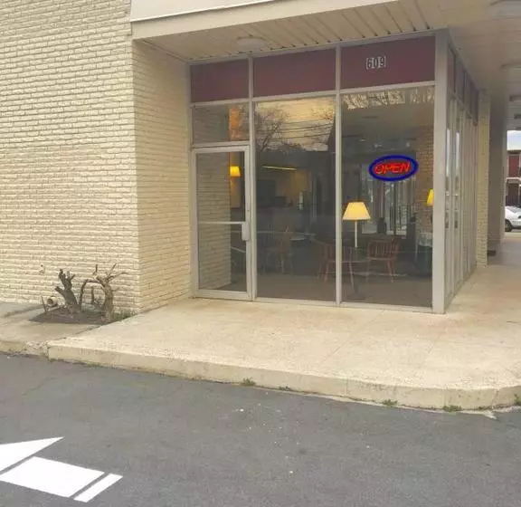 Hotelli Budgetel Inn & Suites