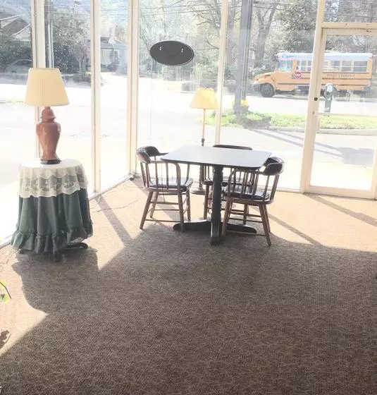 Hotelli Budgetel Inn & Suites