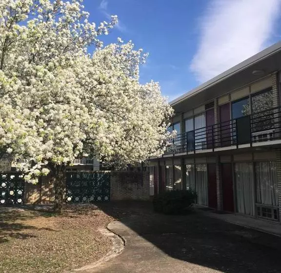 Hotelli Budgetel Inn & Suites