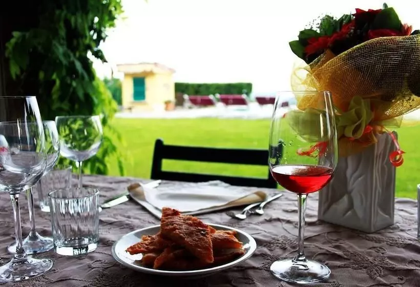 هتل Cascina Desderi