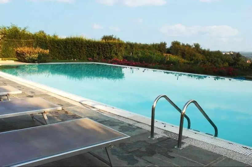 هتل Cascina Desderi