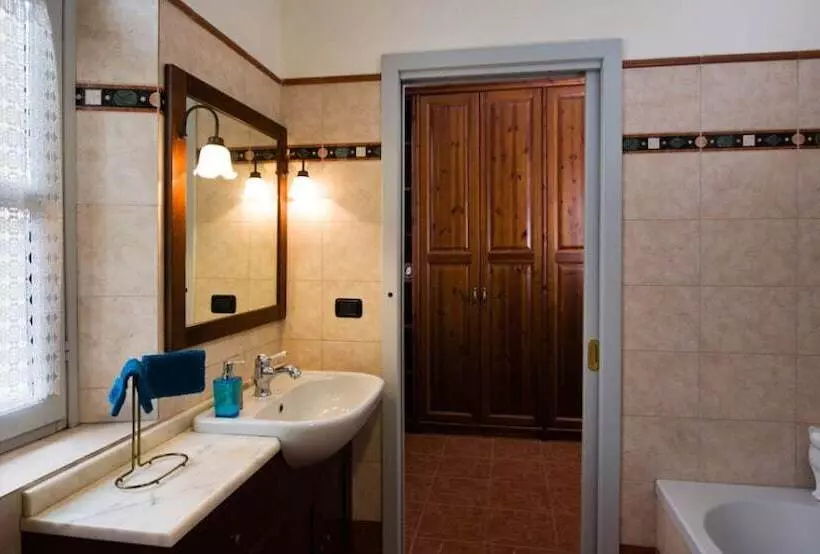 هتل Cascina Desderi