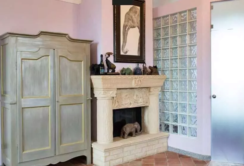 هتل Cascina Desderi