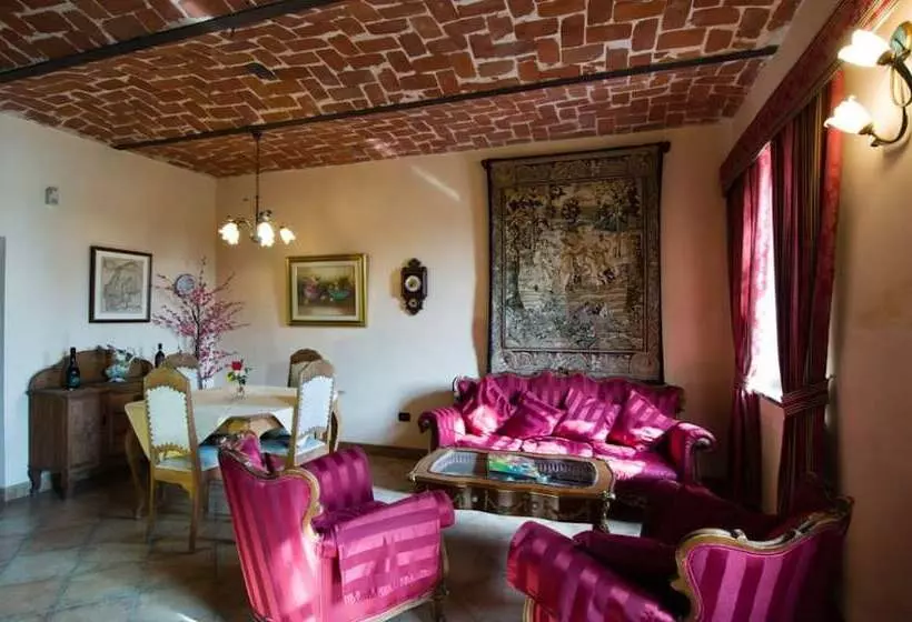 هتل Cascina Desderi