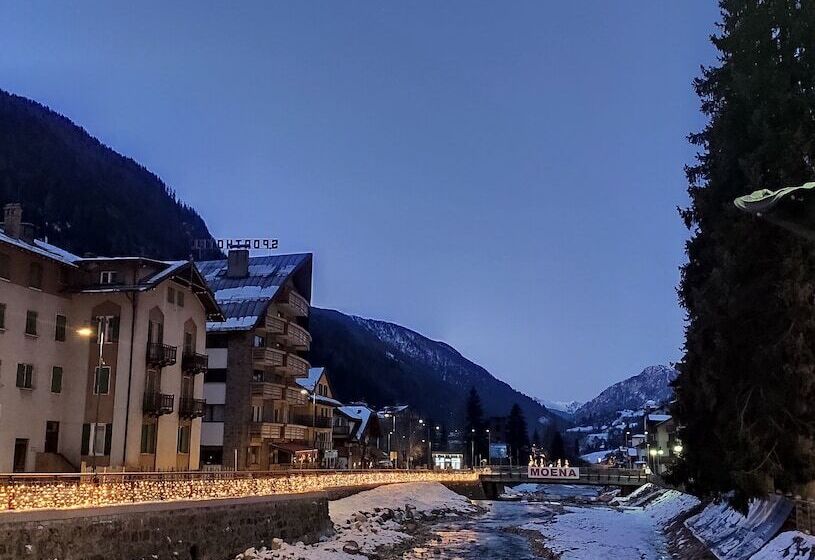 ホテル Moena