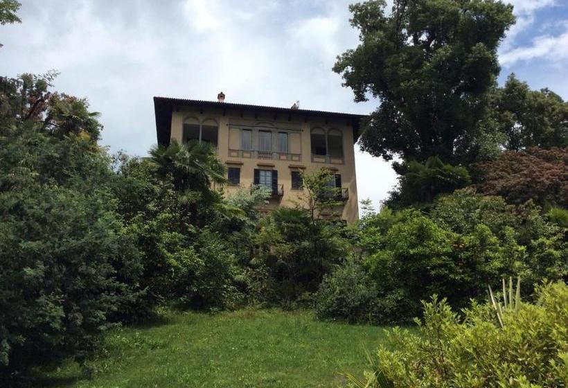 هتل Villa Della Quercia