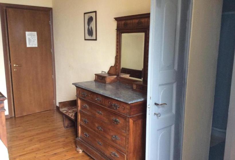 هتل Villa Della Quercia