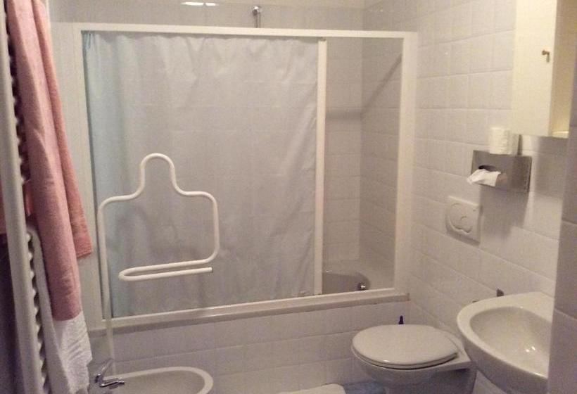 هتل Villa Della Quercia