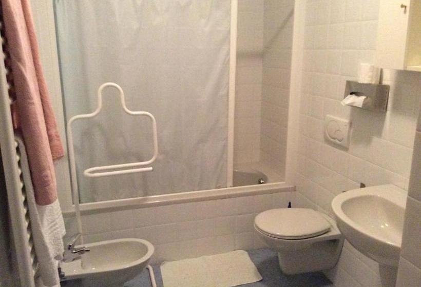 هتل Villa Della Quercia