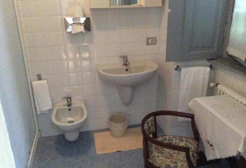 هتل Villa Della Quercia