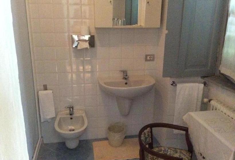 هتل Villa Della Quercia