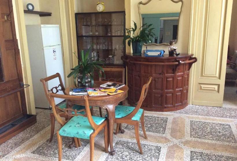 هتل Villa Della Quercia