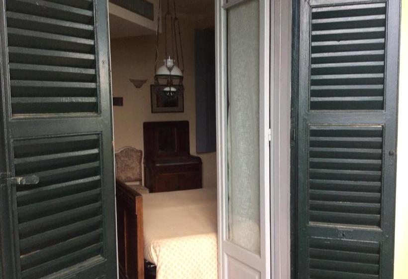 هتل Villa Della Quercia