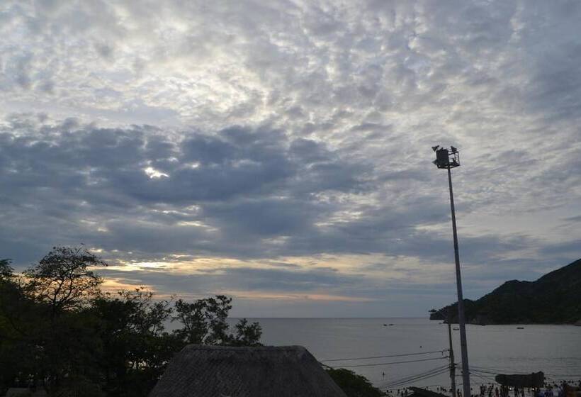 هاستل Hostal Dumbira