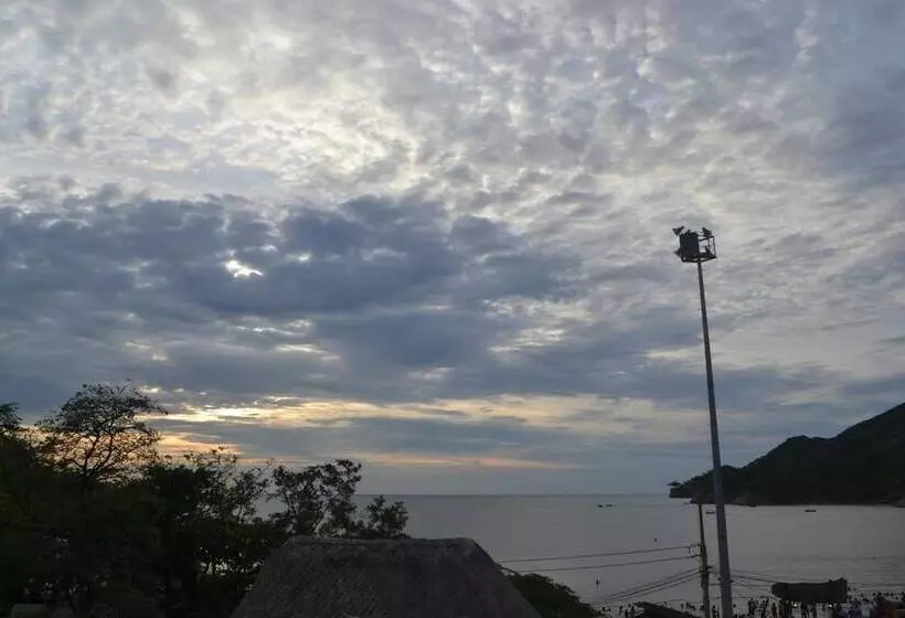 ユースホステル Hostal Dumbira