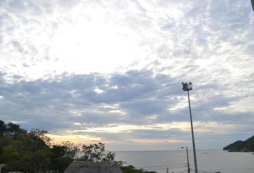 هاستل Hostal Dumbira