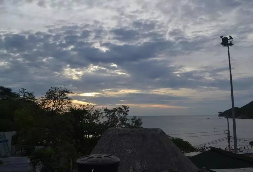 ユースホステル Hostal Dumbira