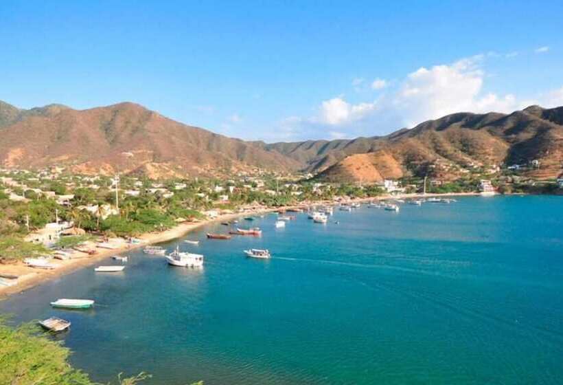 هاستل Hostal Dumbira