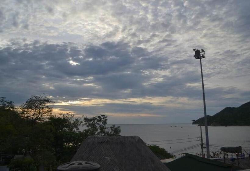 هاستل Hostal Dumbira