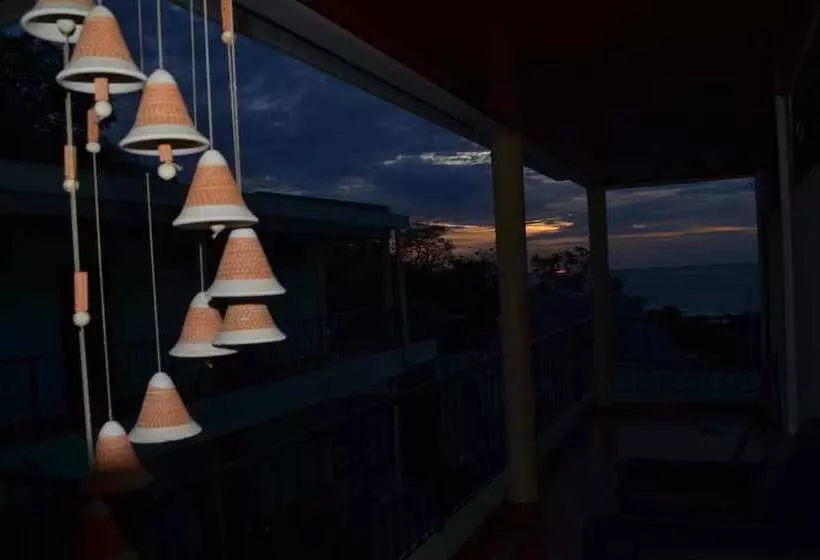 ユースホステル Hostal Dumbira