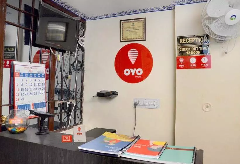 ホテル Oyo Room Nims Kukas