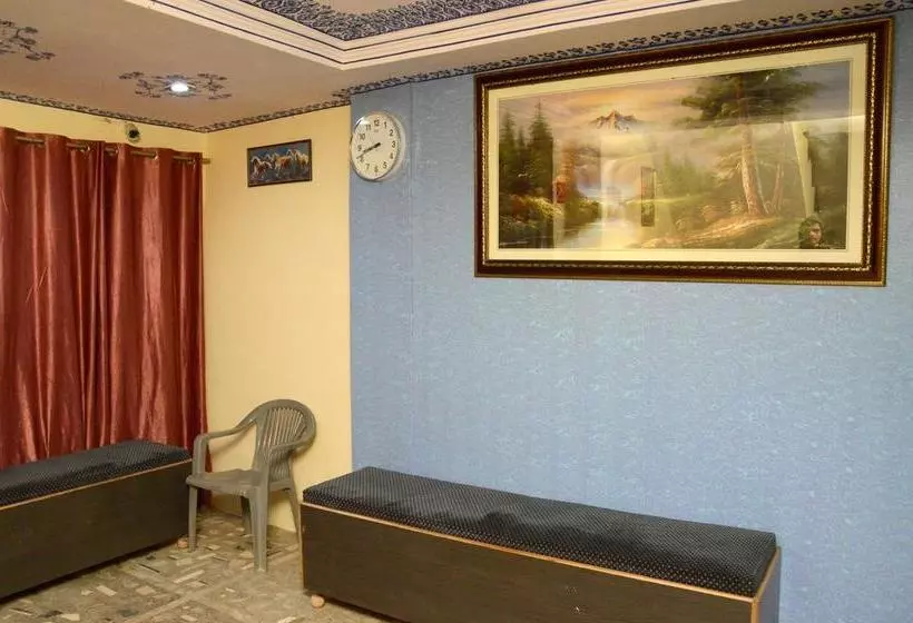 ホテル Oyo Room Nims Kukas
