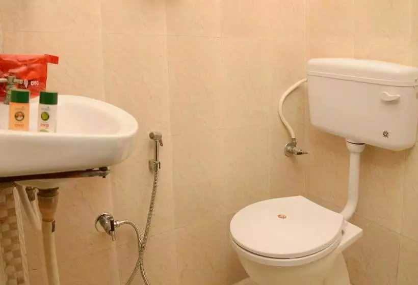ホテル Oyo Room Nims Kukas