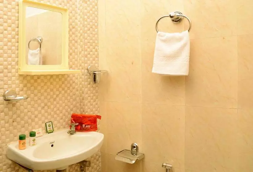 ホテル Oyo Room Nims Kukas
