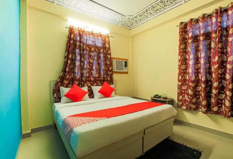 ホテル Oyo Room Nims Kukas