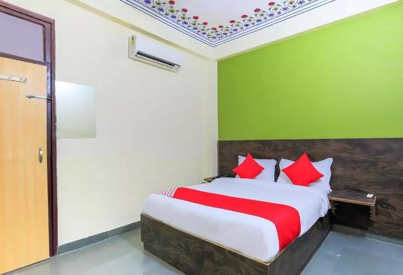 ホテル Oyo Room Nims Kukas