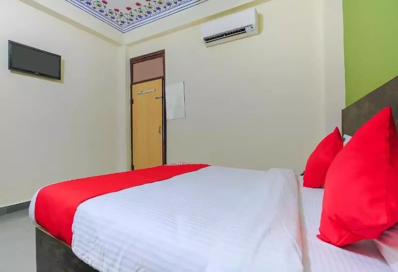 ホテル Oyo Room Nims Kukas