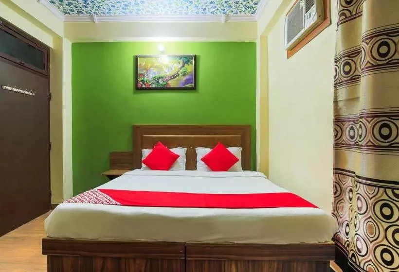 ホテル Oyo Room Nims Kukas